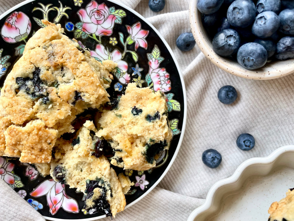 Blueberry scones with lemon glaze
