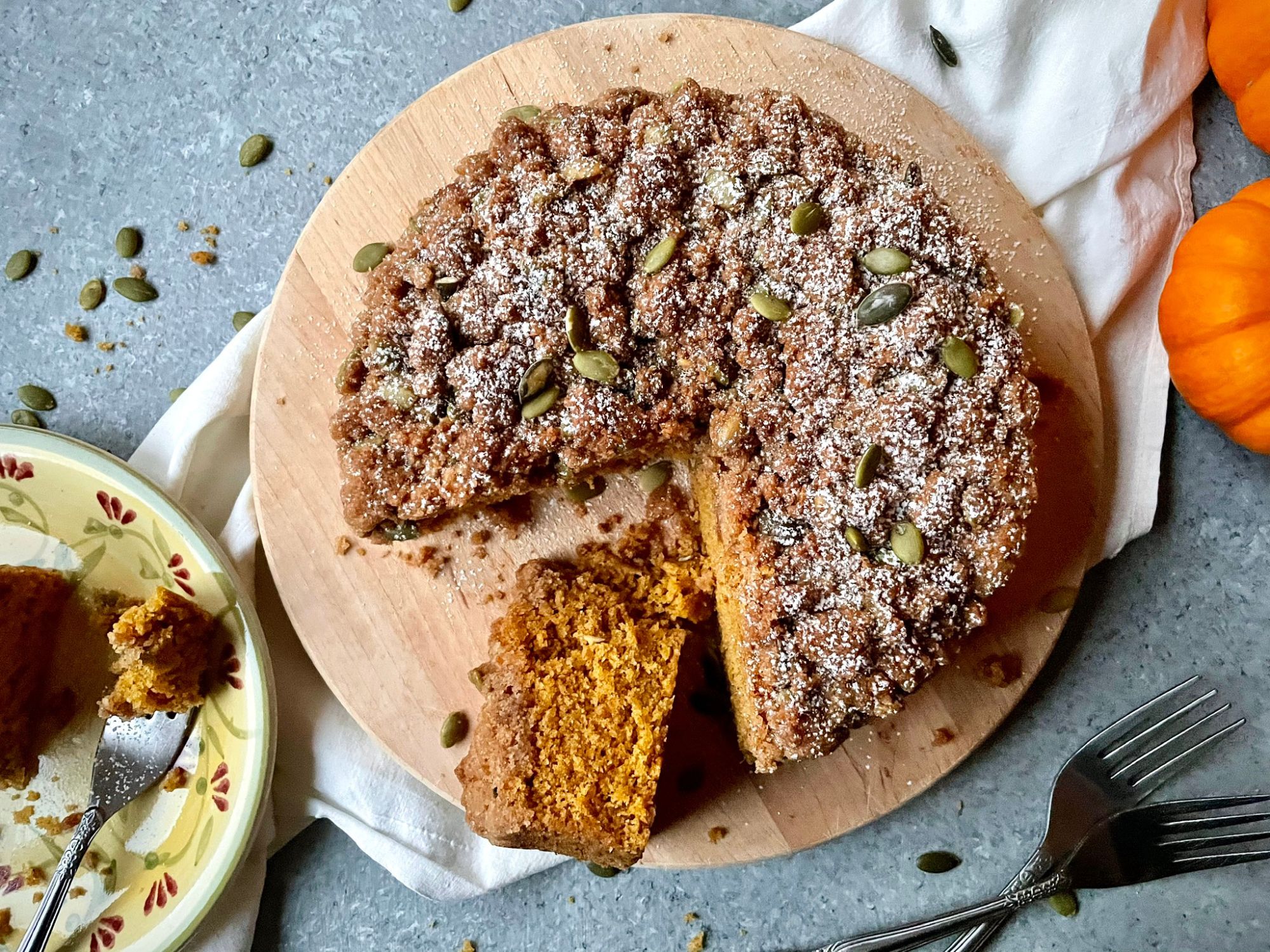 Vegan Pumpkin Crumb Cake